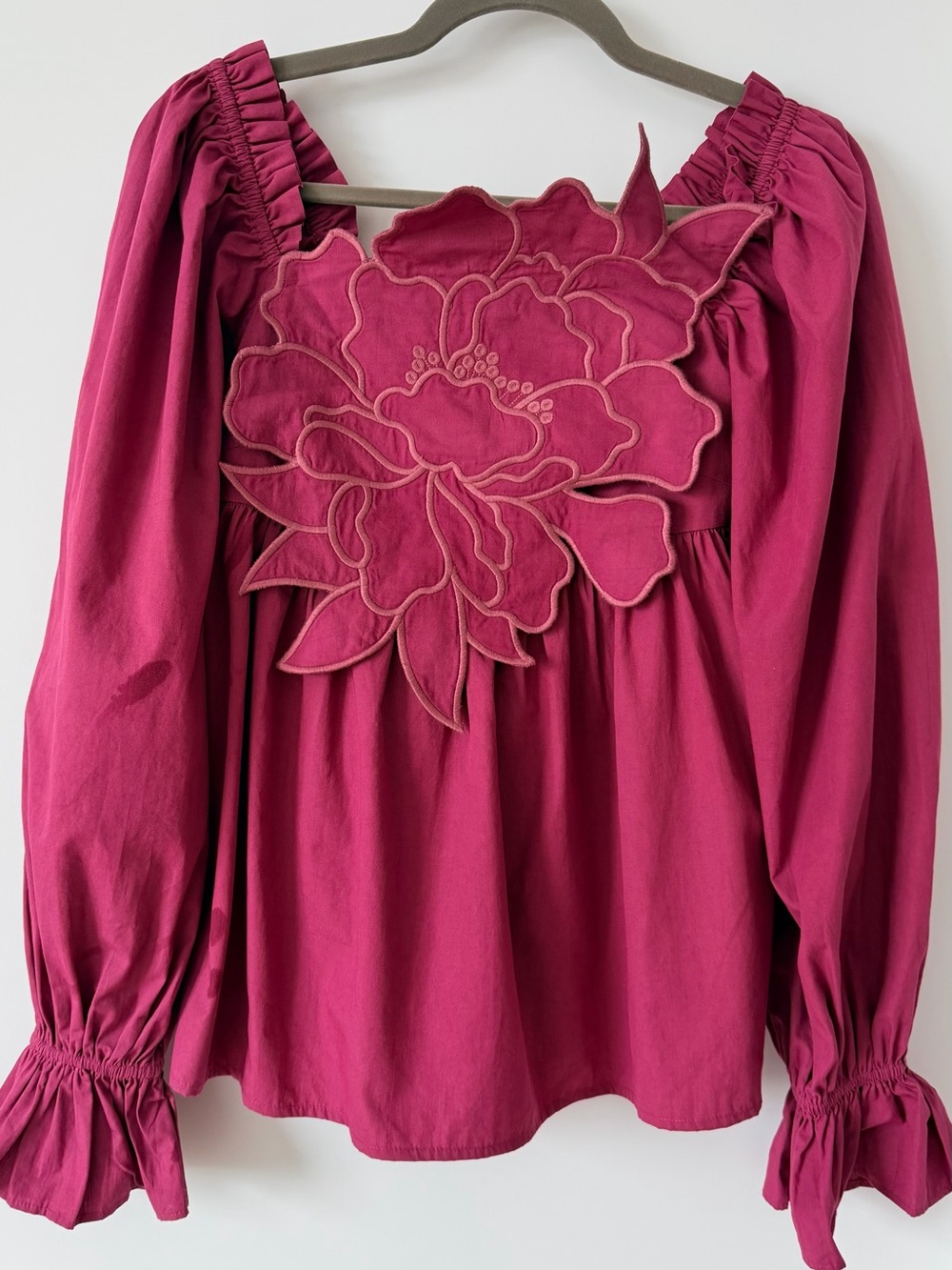 FARM RIO ANTHROPOLIGIE Magenta Floral Appliqué Long-Sleeve Top